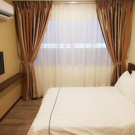 Angsoka Hotel Teluk Intan Bagian luar foto