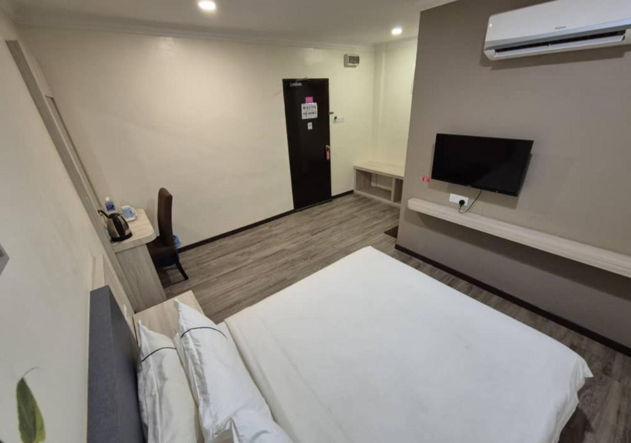 Angsoka Hotel Teluk Intan Bagian luar foto