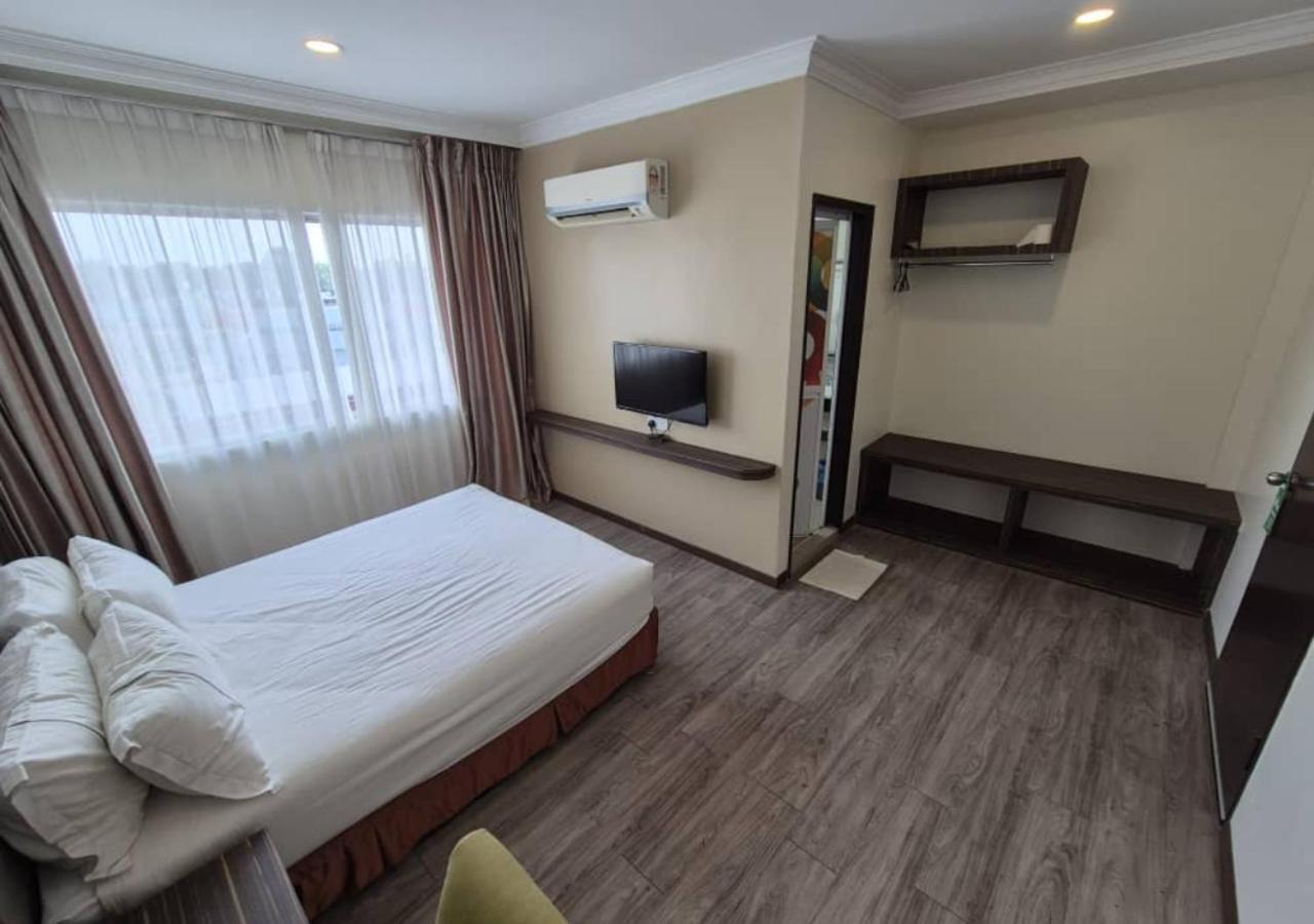Angsoka Hotel Teluk Intan Bagian luar foto