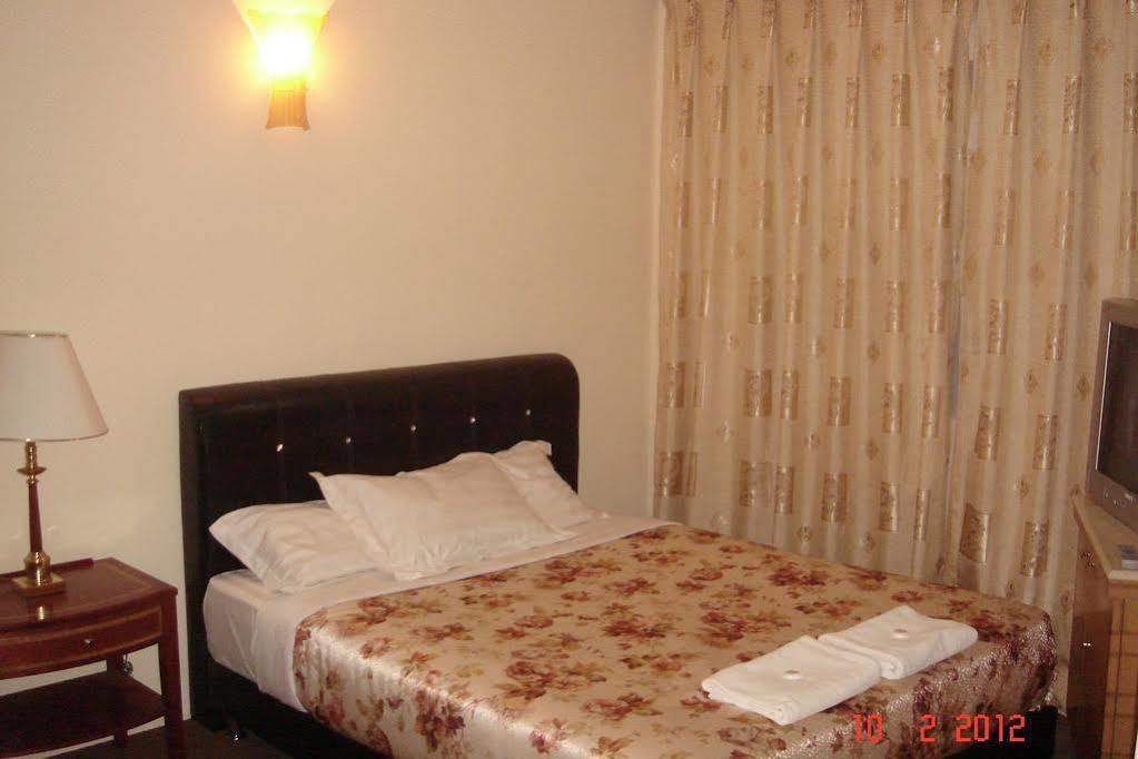Angsoka Hotel Teluk Intan Bagian luar foto
