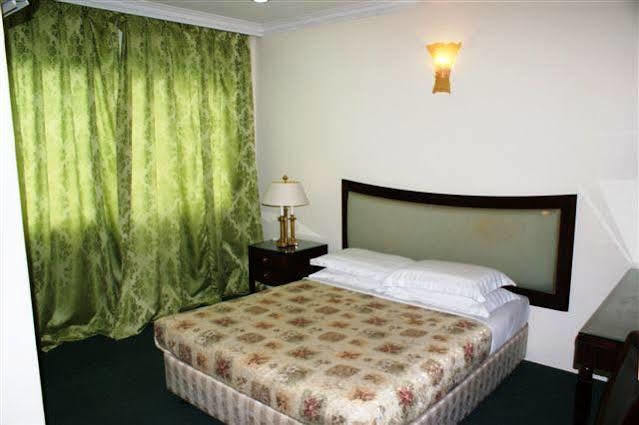 Angsoka Hotel Teluk Intan Bagian luar foto