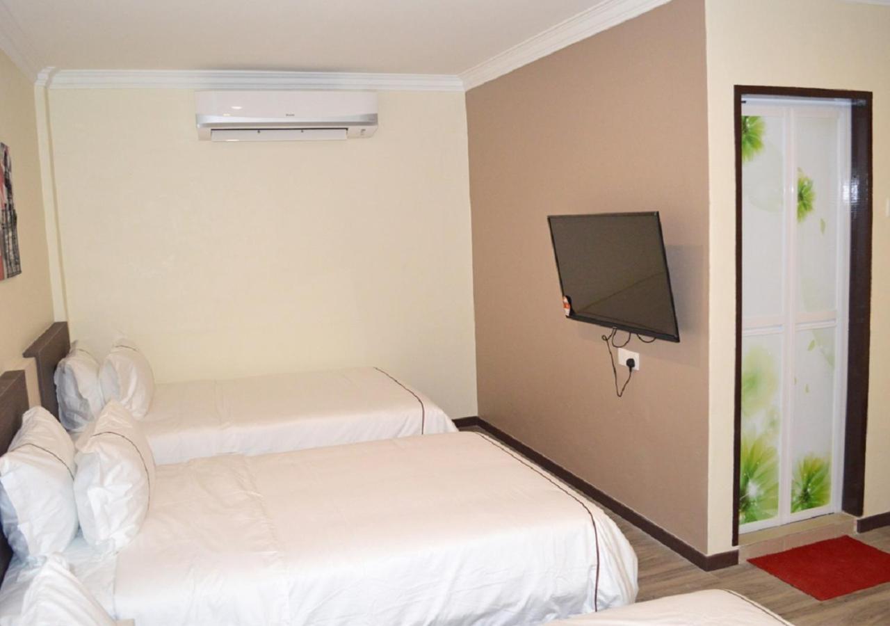 Angsoka Hotel Teluk Intan Bagian luar foto