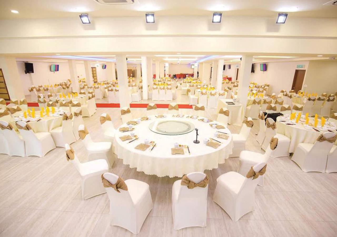 Angsoka Hotel Teluk Intan Bagian luar foto