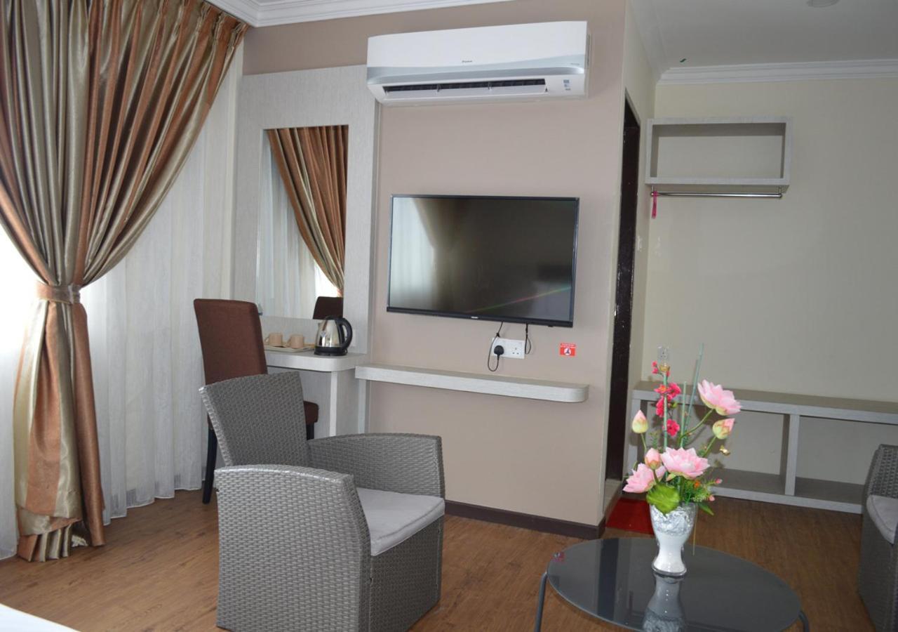 Angsoka Hotel Teluk Intan Bagian luar foto