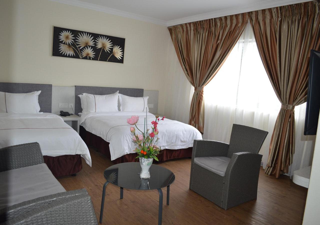 Angsoka Hotel Teluk Intan Bagian luar foto