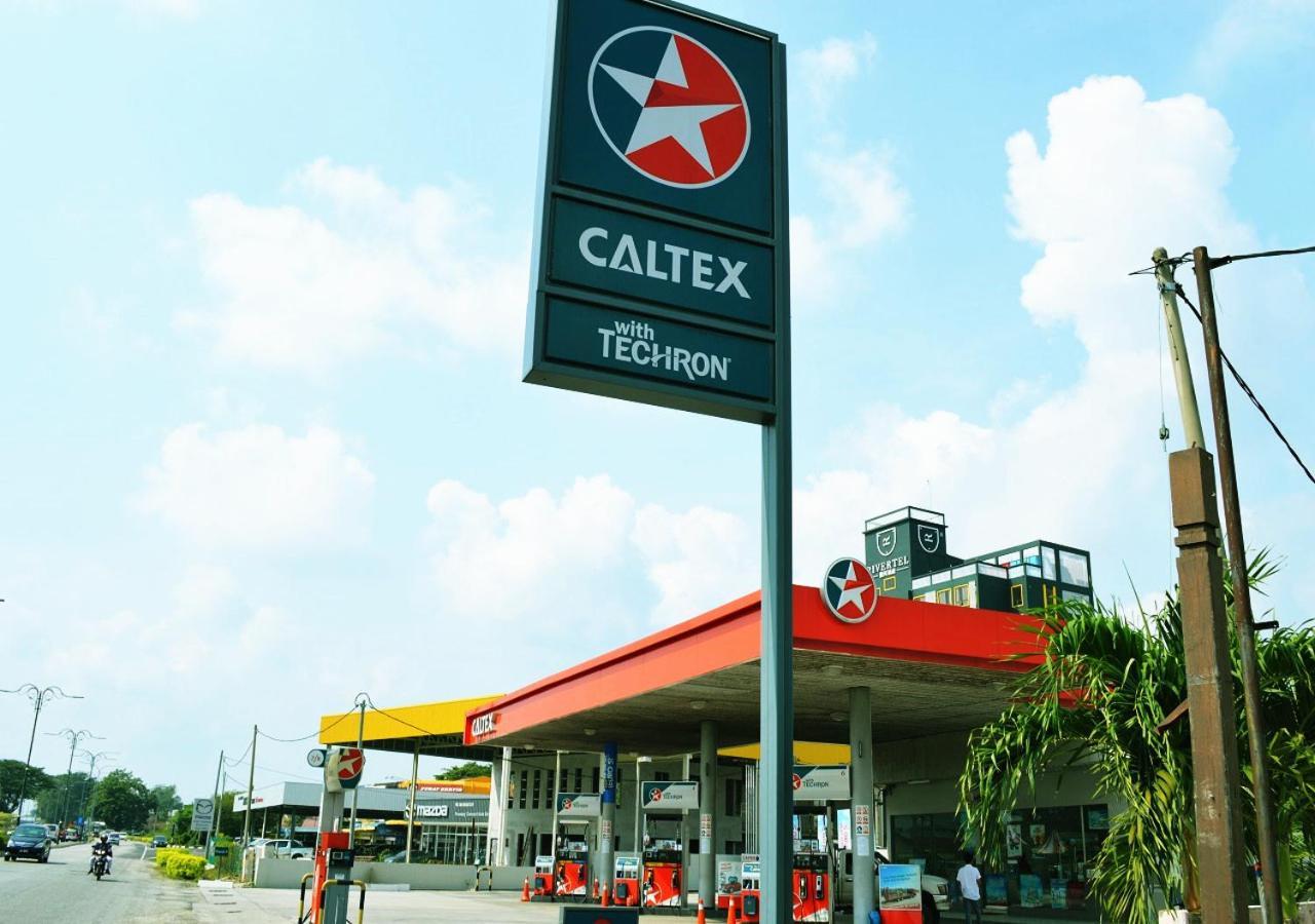 Angsoka Hotel Teluk Intan Bagian luar foto